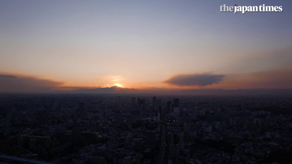 View of Japan’s ‘Diamond Fuji’ from Tokyo’s Roppongi Hills [4K RAW/2x TIMELAPSE]