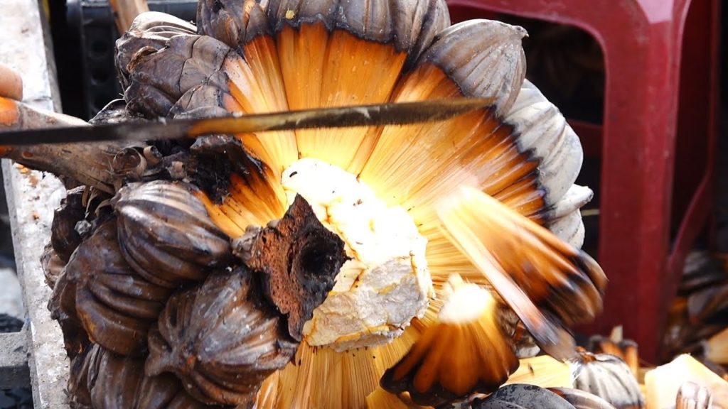 Sweet Chocolate Fruit cutting / Vietnamese street food / 초콜렛 과일 자르기 사이공 Sweet Chocolate Fruit cutting / Vietnamese street food / 초콜렛 과일 자르기 사이공