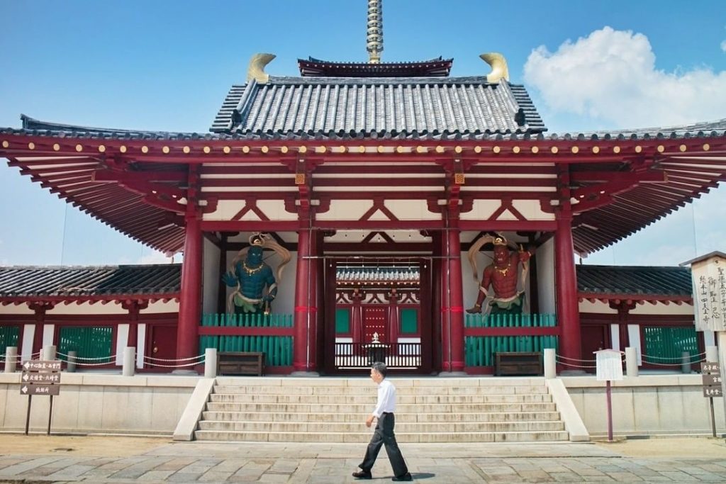 Japan Travel: Shitennoji Temple in Osaka is one of Japan’s oldest temples, with its origins da… Shitennoji Temple in Osaka is one of Japan's oldest temples, with its origins da...