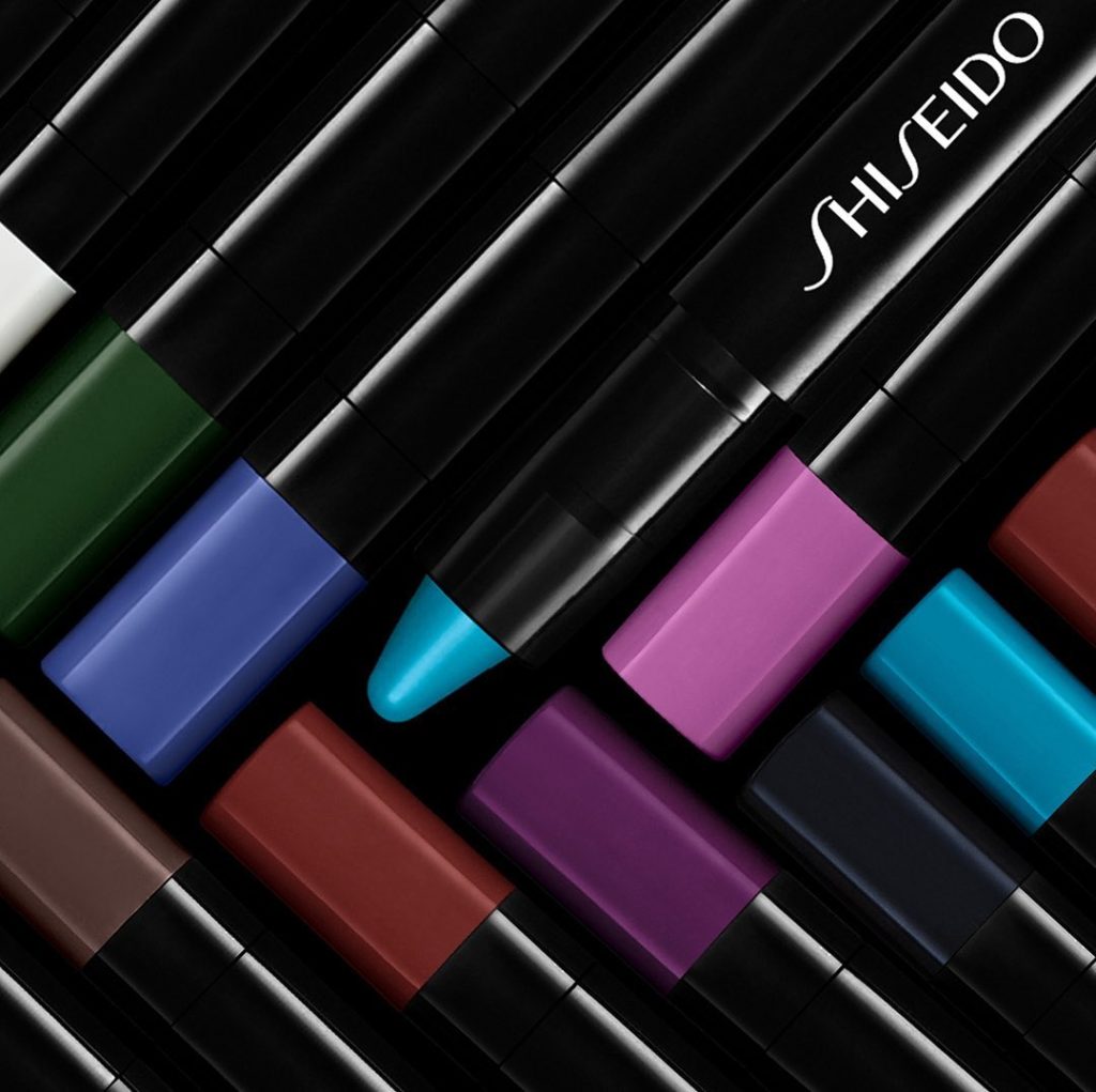 Use one crease-proof tool to create countless looks for the holidays. Kajal InkA...