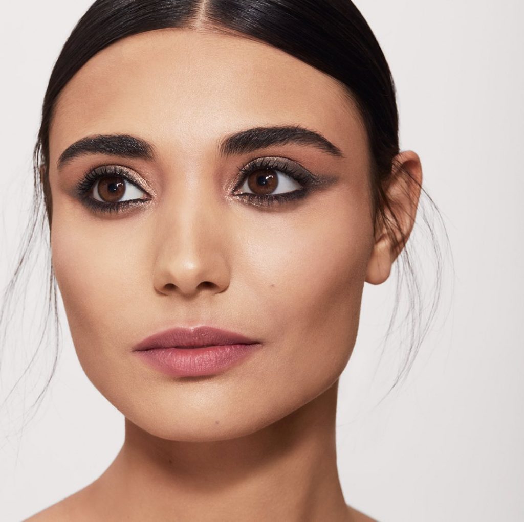 SHISEIDO: Reimagine the classic cat eye this New Year’s Eve with Essentialist Eyeshadow Pa… Reimagine the classic cat eye this New Year’s Eve with Essentialist Eyeshadow Pa...