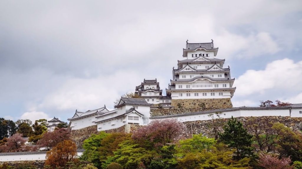 Visit Japan: Situated on a hilltop above Himeji city in western Hyogo Prefecture, stunning Hi… Situated on a hilltop above Himeji city in western Hyogo Prefecture, stunning Hi...