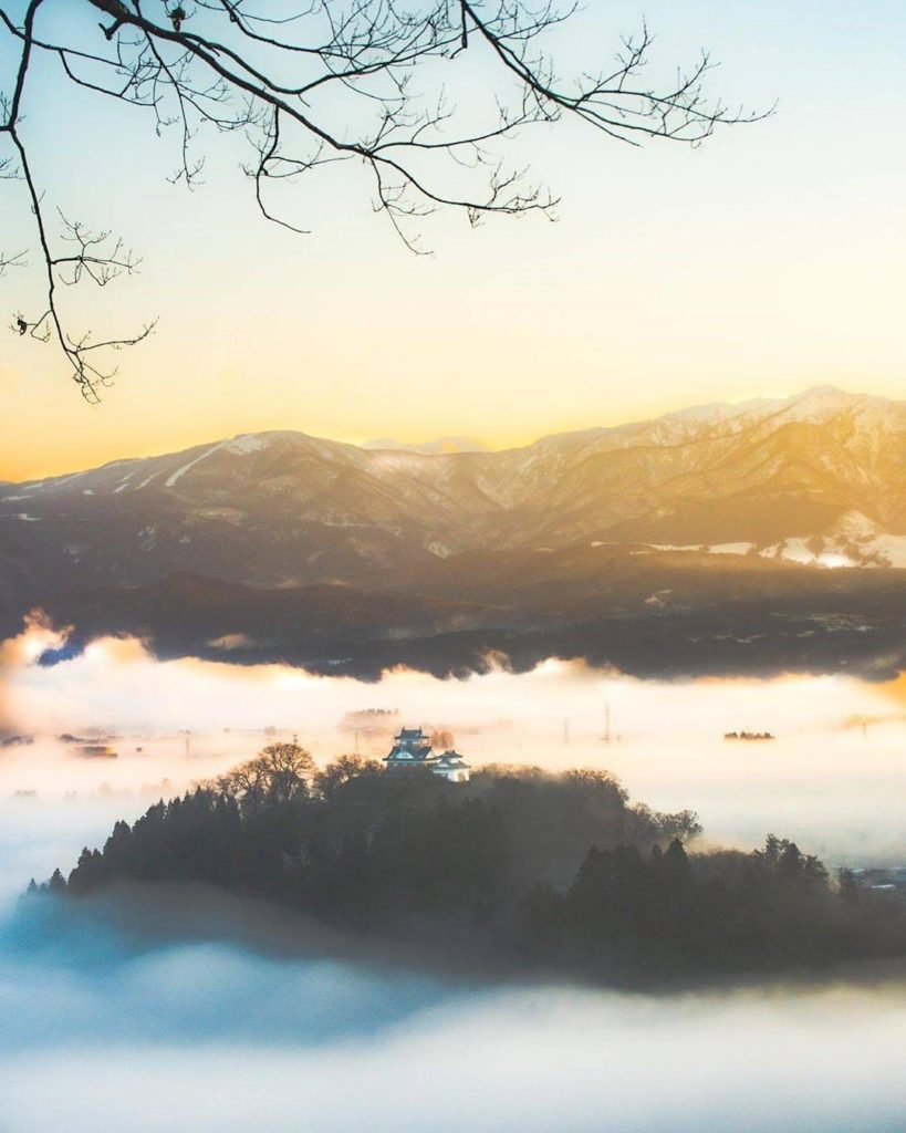Japan Travel: Castle on a cloud
: @choro.rin
—–⠀
Ono Castle, #Fukui Prefecture
.⠀
.⠀
.… Castle on a cloud
: @choro.rin
-----⠀
Ono Castle, #Fukui Prefecture
.⠀
.⠀
....