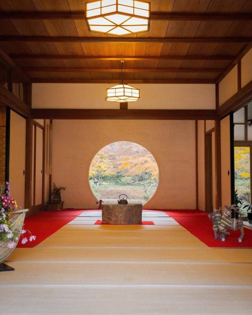 A window to the seasons! Kamakura's Meigetsu-in Temple might be best known for t...