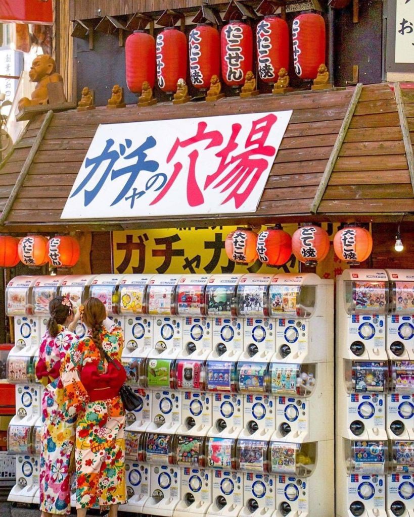 Japan Travel: Gachapon (ガチャポン) machines can be found all over Japan, and are filled with capsu… Gachapon (ガチャポン) machines can be found all over Japan, and are filled with capsu...