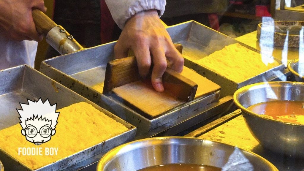 Rolled Omelette / Japanese Street Food / Tsukiji Fish Market, Tokyo Japan