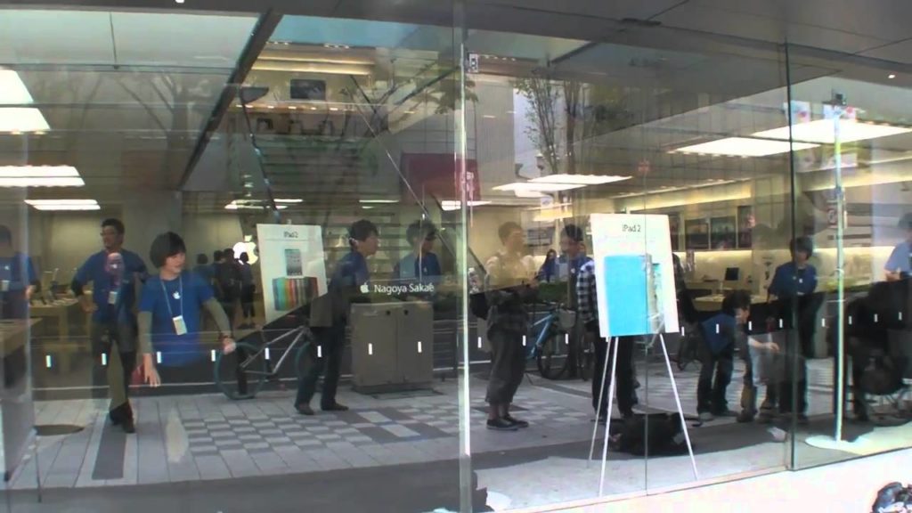 Apple Store, Nagoya Sakae：iPad 2 & iPhone 4 ホワイト 発売開始