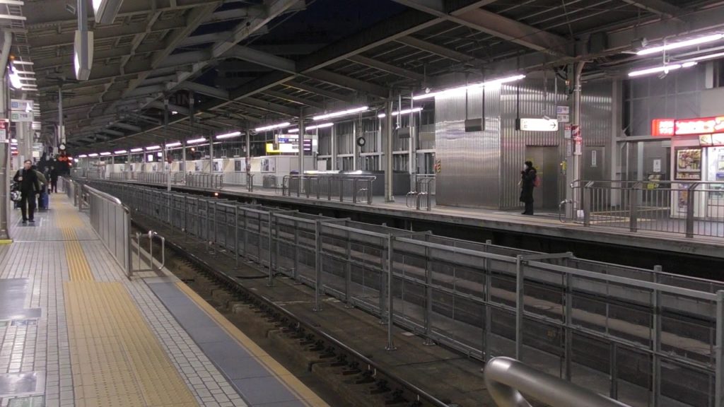 N700系新幹線 S6編成 さくら543号 鹿児島中央行き 新大阪駅に入線シーン N700系新幹線 S6編成 さくら543号 鹿児島中央行き 新大阪駅に入線シーン