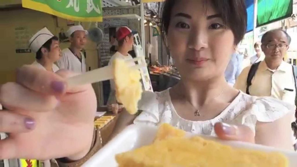 7 Street Snacks You Should Try at Tsukiji Fish Market, Tokyo - Japan
