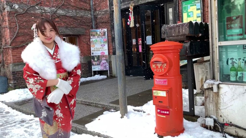 A beautiful Chinese traveler enjoyed a kimono experience on a winter trip to Hakodate in Hokkaido