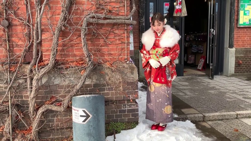 A very beautiful Chinese traveler enjoyed taking a photo in a kimono on a trip to Hakodate