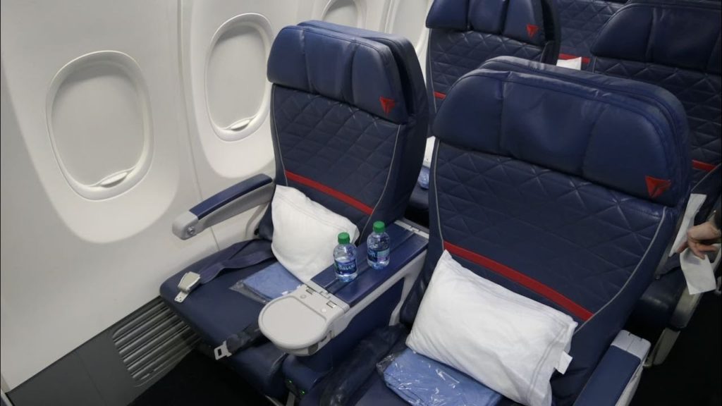 First Class Delta Airlines in a B737-900 - Take off and landing footage (HD) - Anchorage to Seattle