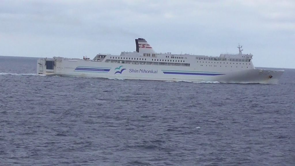 新日本海フェリー　フェリー「すいせん」とすれ違う姉妹船「すずらん」2018　北海道の旅　Ｎｏ.16 Sister ship Ferry "Suisen" Passed "Suzuran"