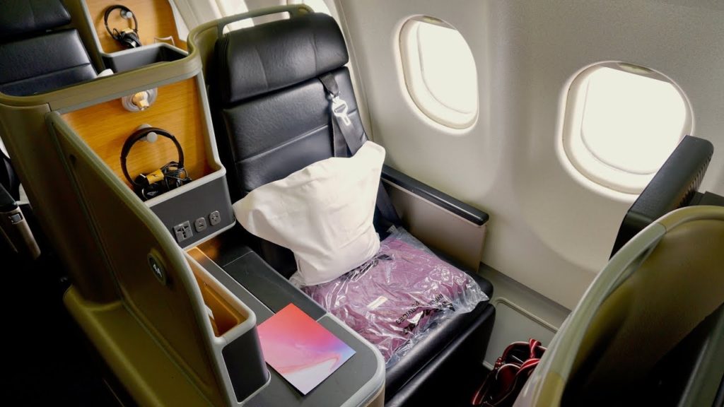Qantas Business Class Review - Airbus A330 'Business Suite' - Auckland to Melbourne.