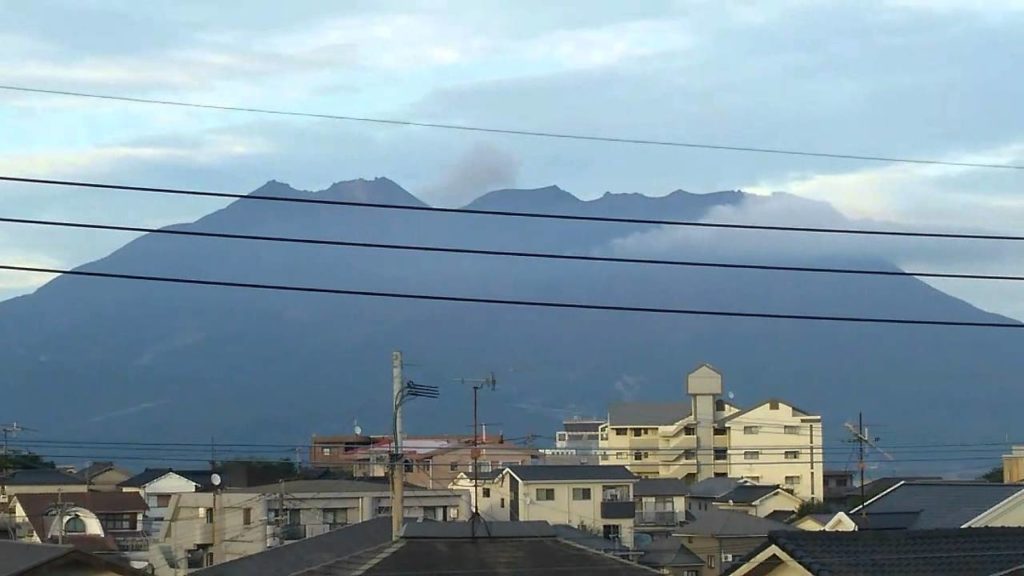 Volcano Sakurajima in Kagoshima City, Japan (2015/07/23 18:31) Wind SW'ly 6m, Sunny Volcano Sakurajima in Kagoshima City, Japan (2015/07/23 18:31) Wind SW'ly 6m, Sunny