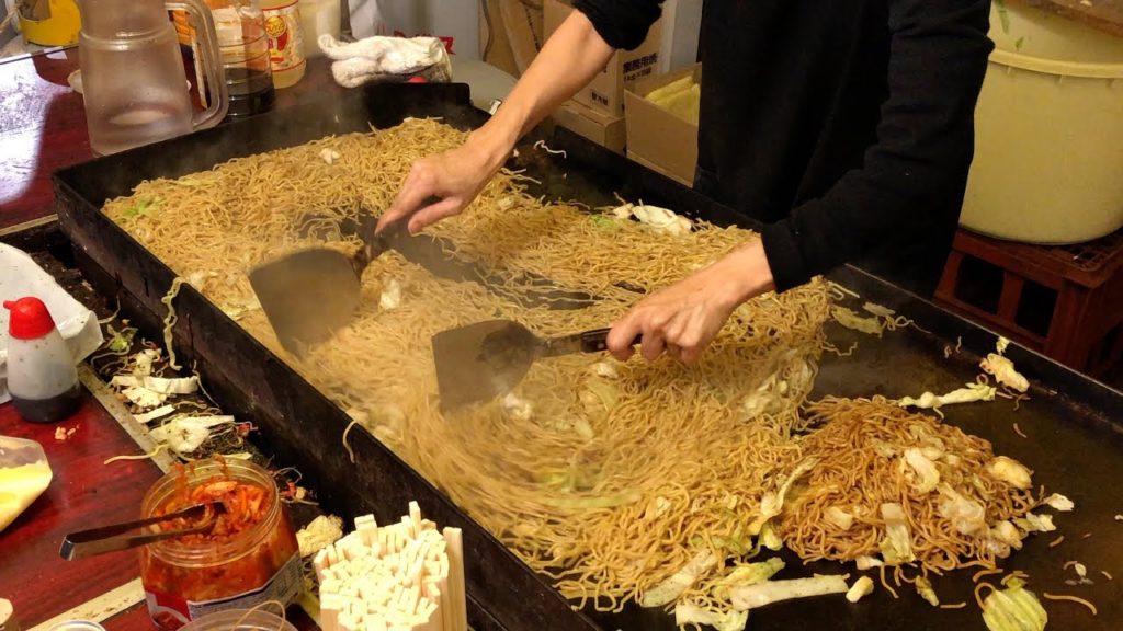 物凄い女焼きそば職人 焼きそば屋台 職人芸 無修正 ノーカット Japanese yakisoba  street food japan how to make  yakisoba[飯テロ公式]