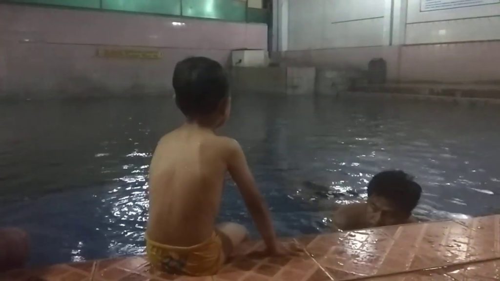 Pemandian air panas laki laki bukik kili solok. Tour guide pak Ganteng