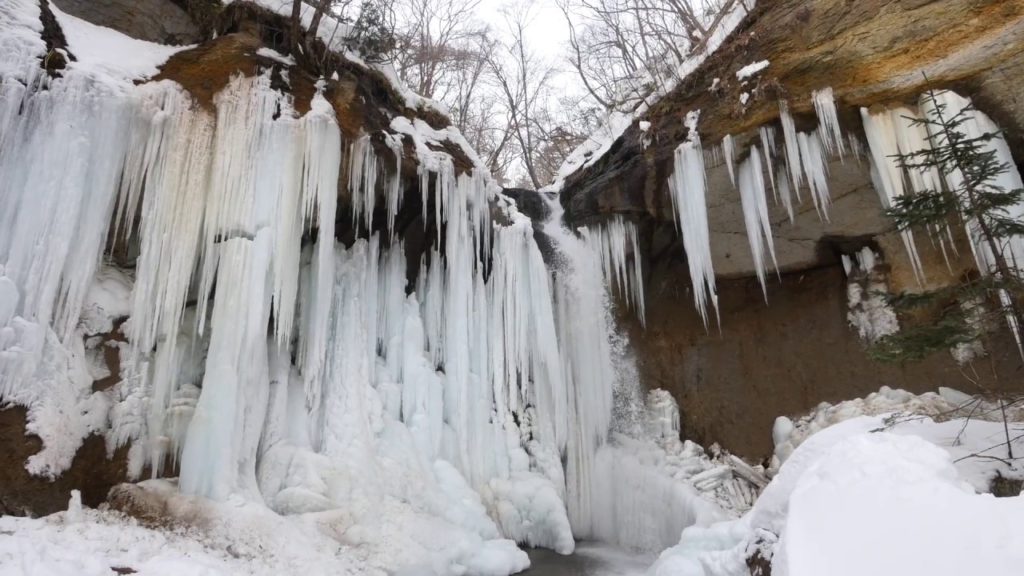 真冬に結氷した圧巻の七条大滝 @北海道苫小牧市 Nanajyo Waterfall(Winter) at the Tomakomai, Hokkaido