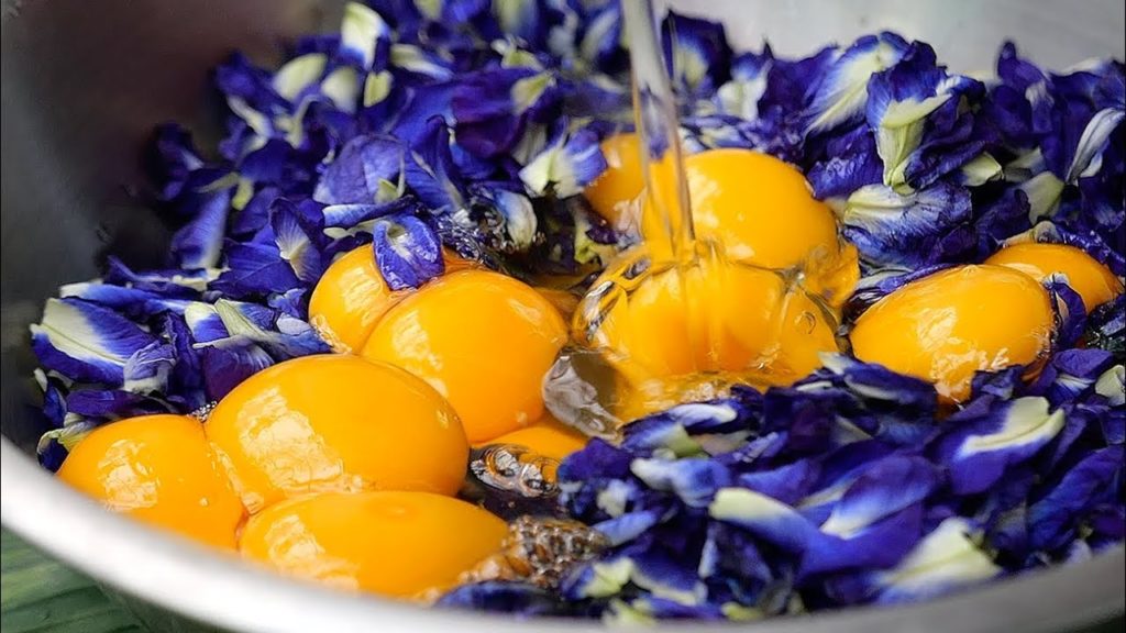 Thai Food - GIANT BLUE EGG OMELETTE Aoywaan Bangkok Thailand