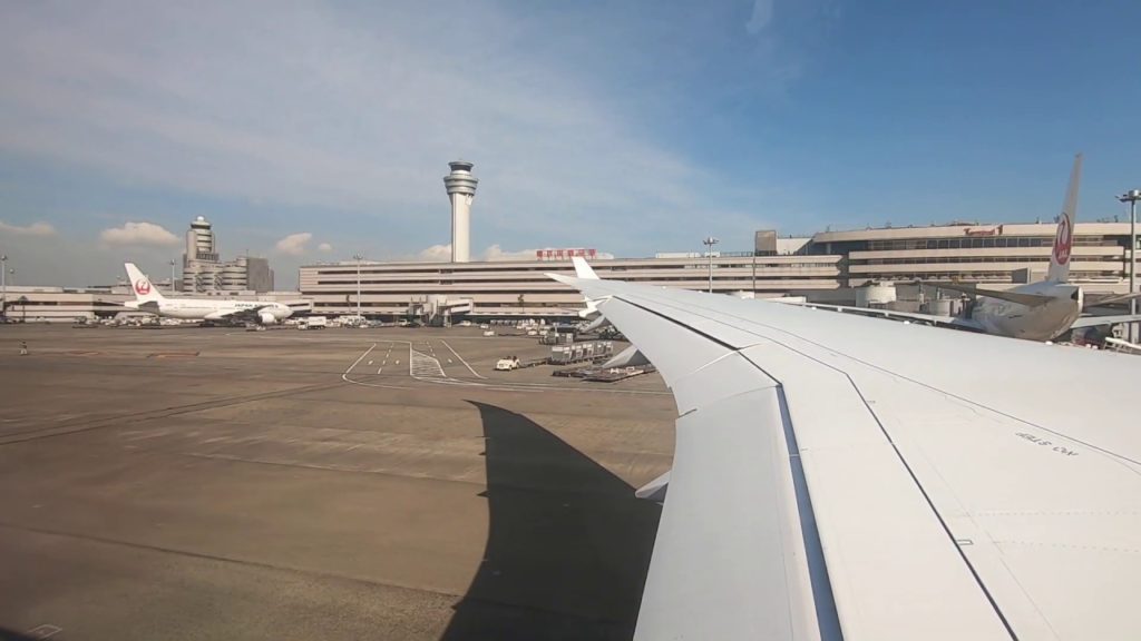 Short Take off Full Flight Tokyo Haneda to Osaka Itami Japan Airlines 787