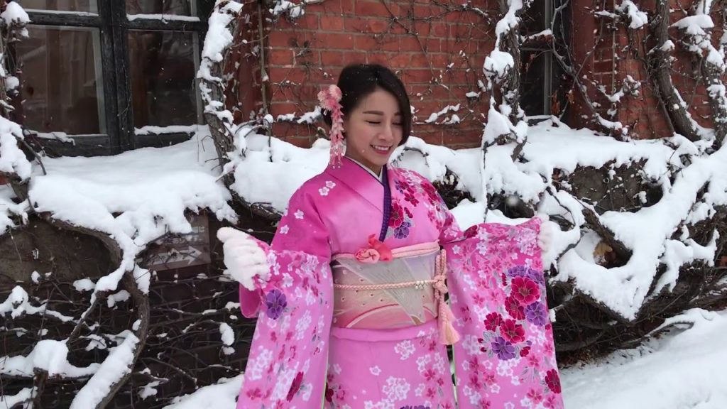 Beautiful women become more beautiful with wonderful kimono experience and photography in Hakodate,