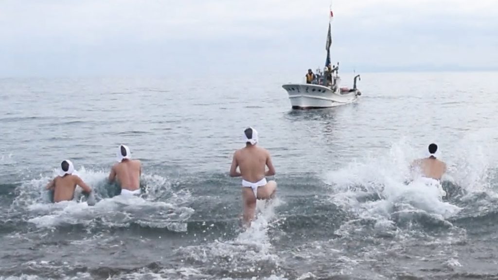 真冬の津軽海峡で「寒中みそぎ祭り」