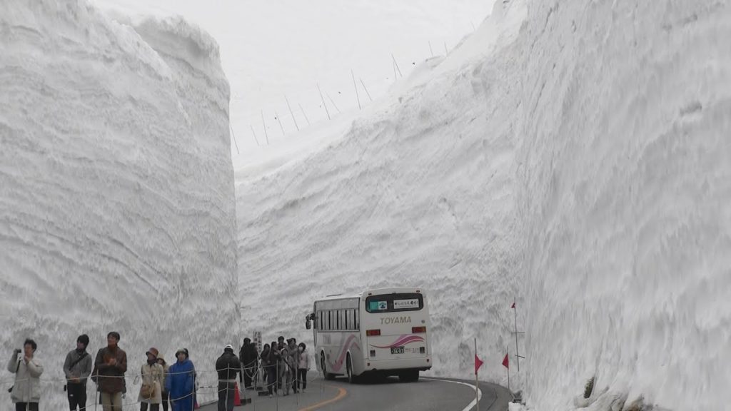 [Huge Valley of Snow in Tateyama] 立山・雪の大谷ウォーク 高さ17mの雪壁 2012.4.30