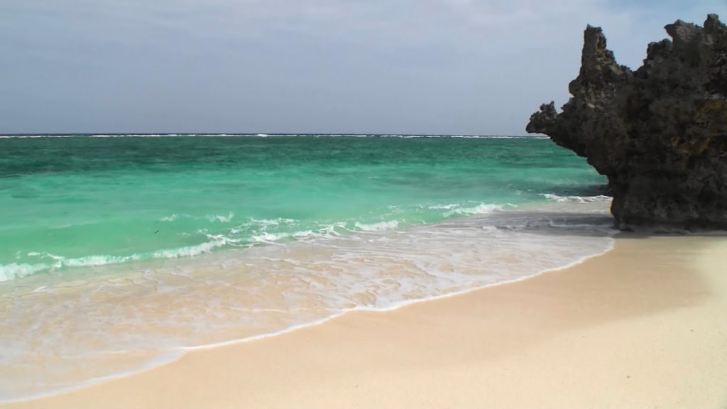 [与論島の海] 宇勝海岸 星空の指定席 UKACHI Beach, YORON Island, JAPAN