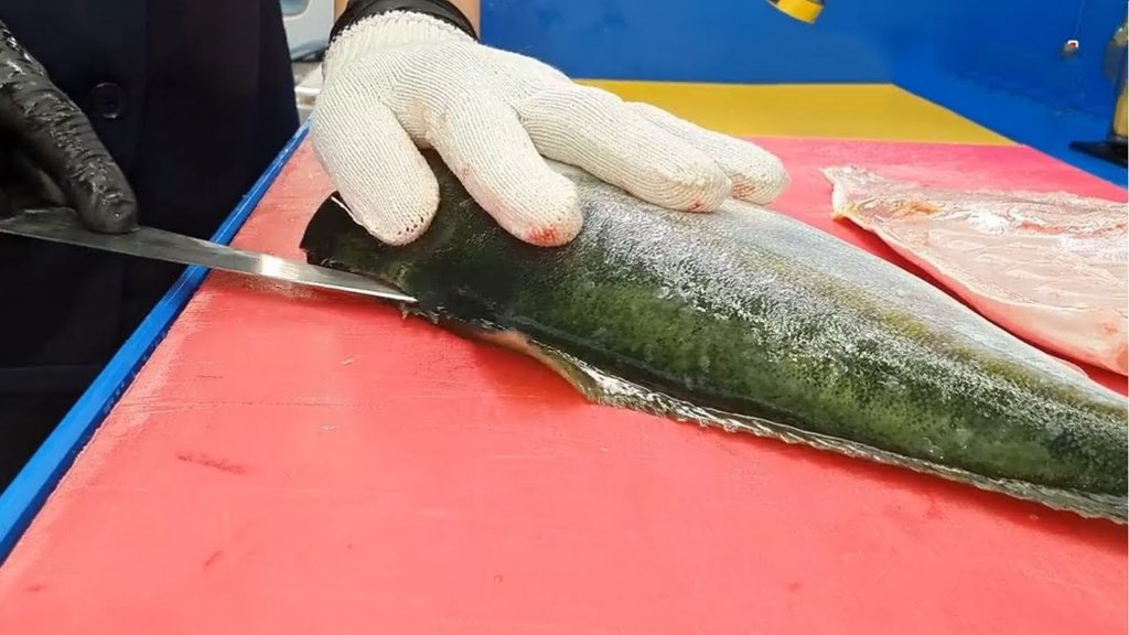 Japanese street food! (cooking) Goldfish, Japanese amber, Sashimi