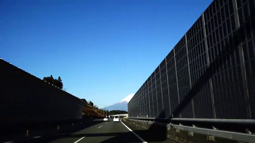 ドライブスケープ　富士山が見える新東名・上り・富士市付近