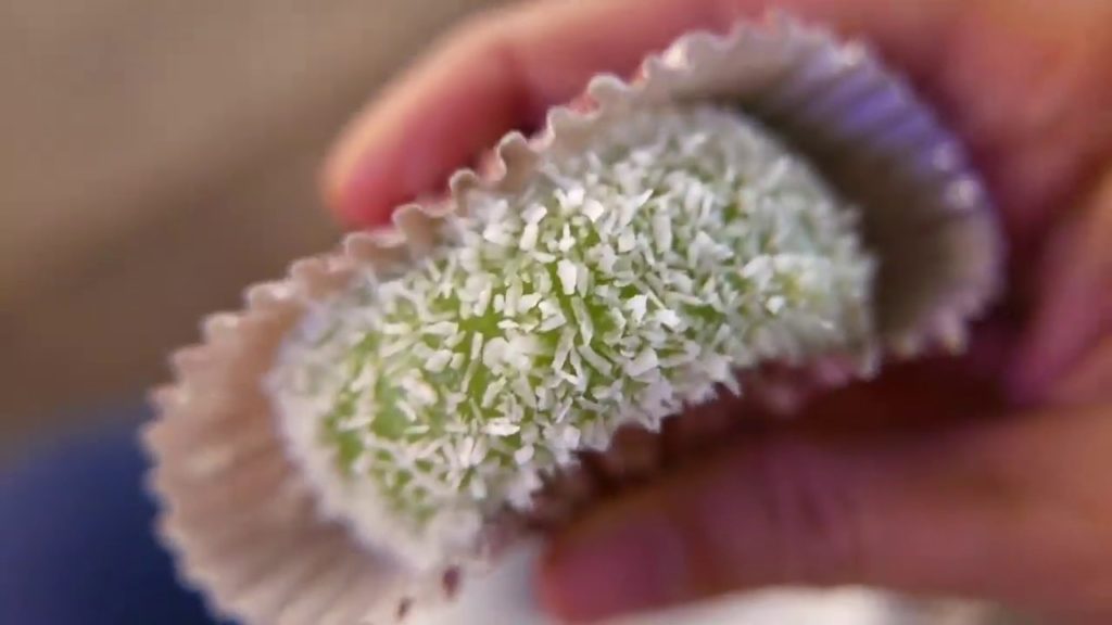 Taiwanese Street Food   BEST DESSERTS Egg Waffle, Bubble Tea Sandwich, Milk Mochi Taiwan720p