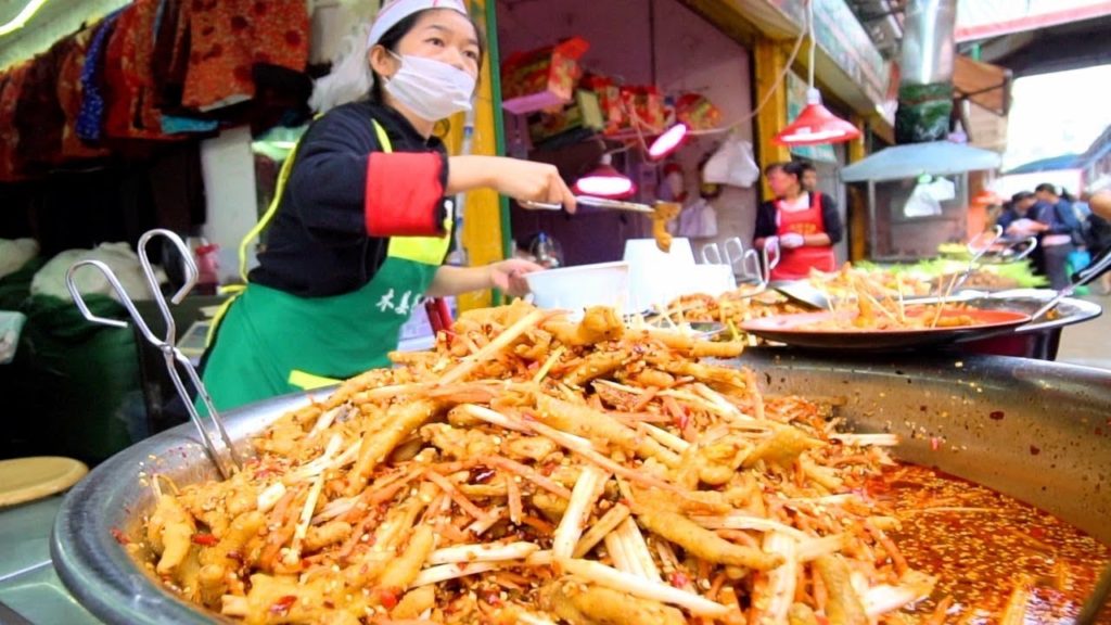 BUMBLEBEE RICE - Street Food in China | Rare CHINESE STREET FOOD Tour in Kunming, China (SPICY!)