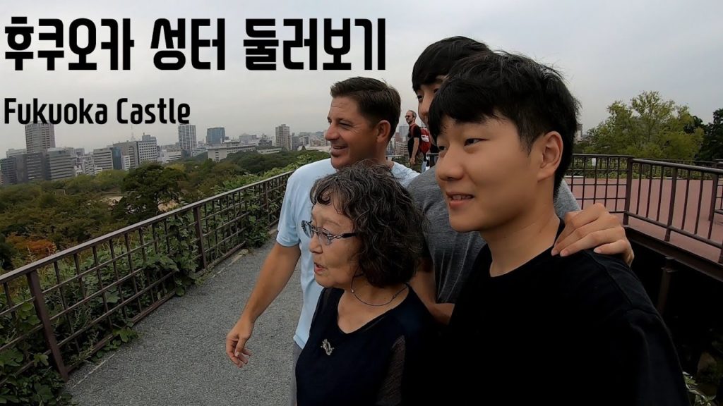 후쿠오카 성 둘러보던중 만난 외국사람들과 사진찍기