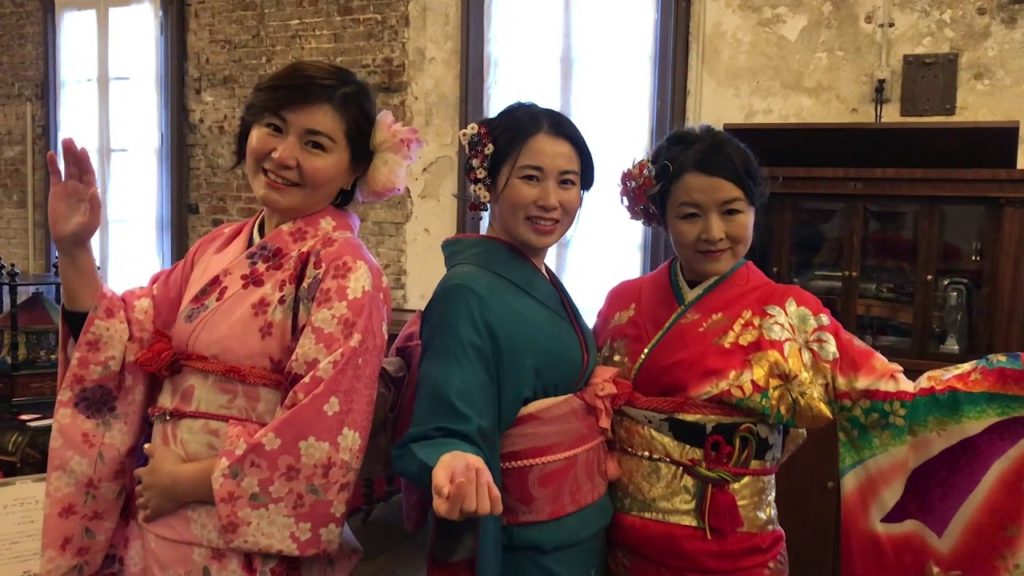 Three women experience a kimono on a trip to Hakodate, Hokkaido have fun