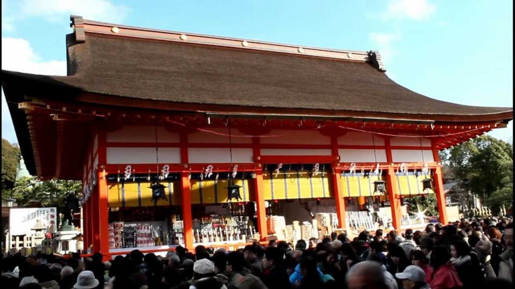 Hatsumode at the Fushimi Inari Shrine、Kyoto 【HD】