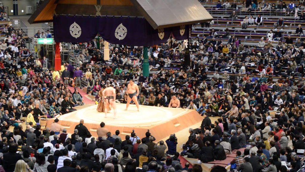 Hakuho Sho in action at Fukuoka Grand Sumo Tournament