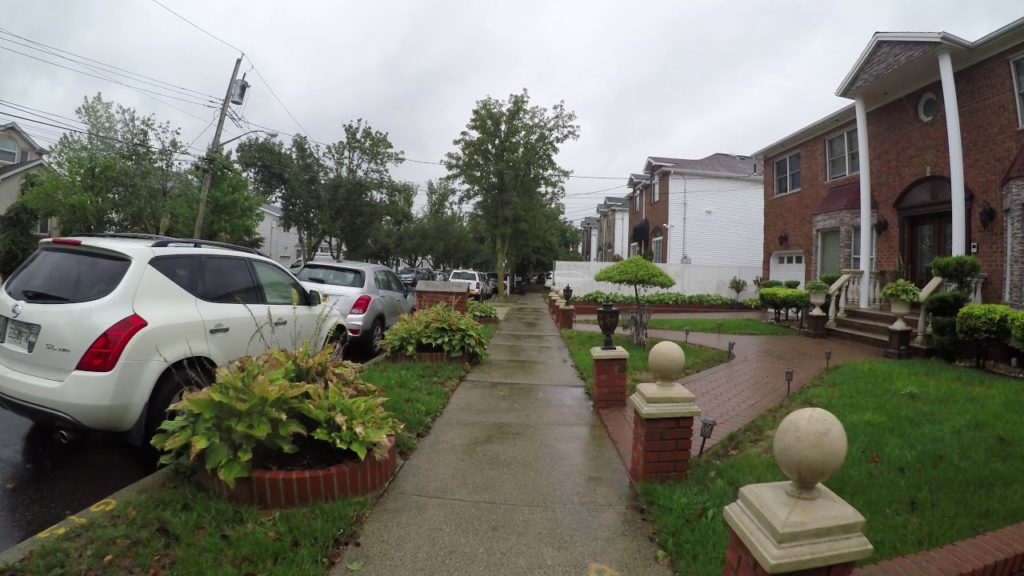 Rain Walk in a Southern NYC Neighborhood (late Summer 2018)