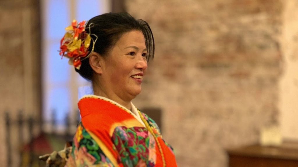 Chinese beautiful mom I had a nice red kimono experience on a trip to Hakodate, Hokkaido