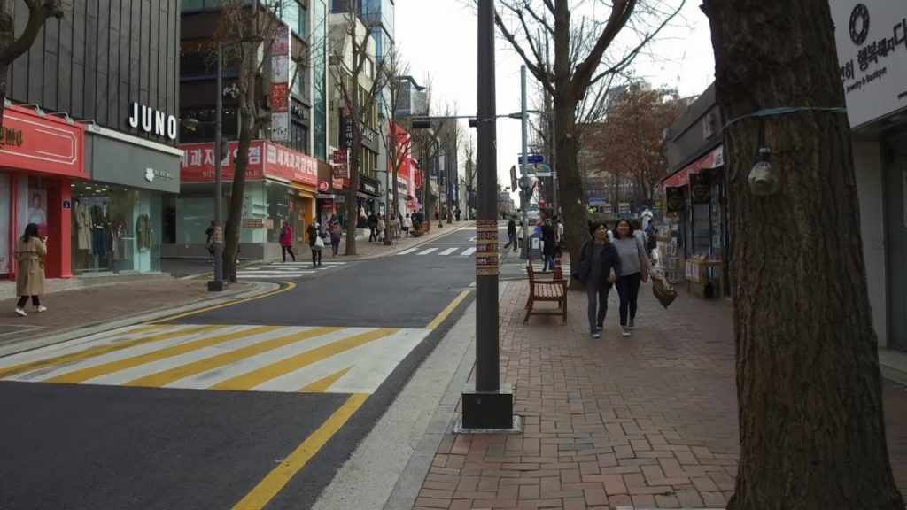 [ 4K ] Korea,  Walking From Sinchon Station To Ewha Womans Univ  Station ,신촌역에서 이대역까지