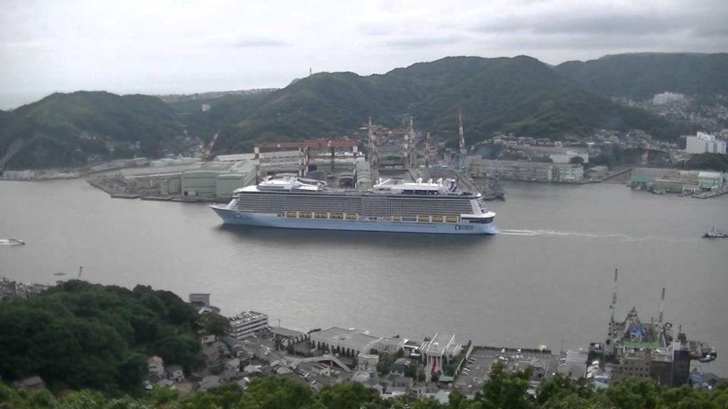 Time-lapse24 The Nagasaki Port big turn departure from a port of the Ovation of the Seas.