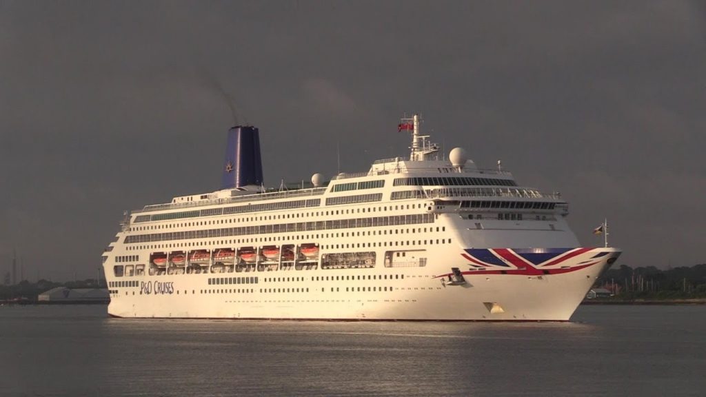 P&O Cruise Ship 'Oriana' arriving early this morning into Southampton 30/05/19