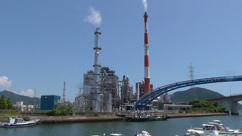 三田尻大橋付近の景色（工場は防府エネルギーサービス㈱です）