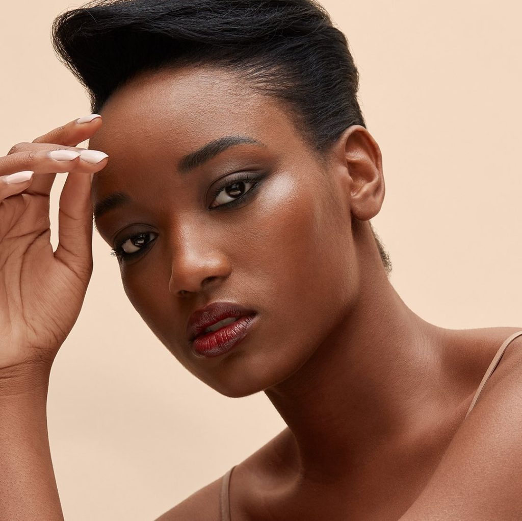 SHISEIDO: Smoky eyes and a statement lip never fail to stand out. Create a seamless comple… Smoky eyes and a statement lip never fail to stand out. Create a seamless comple...