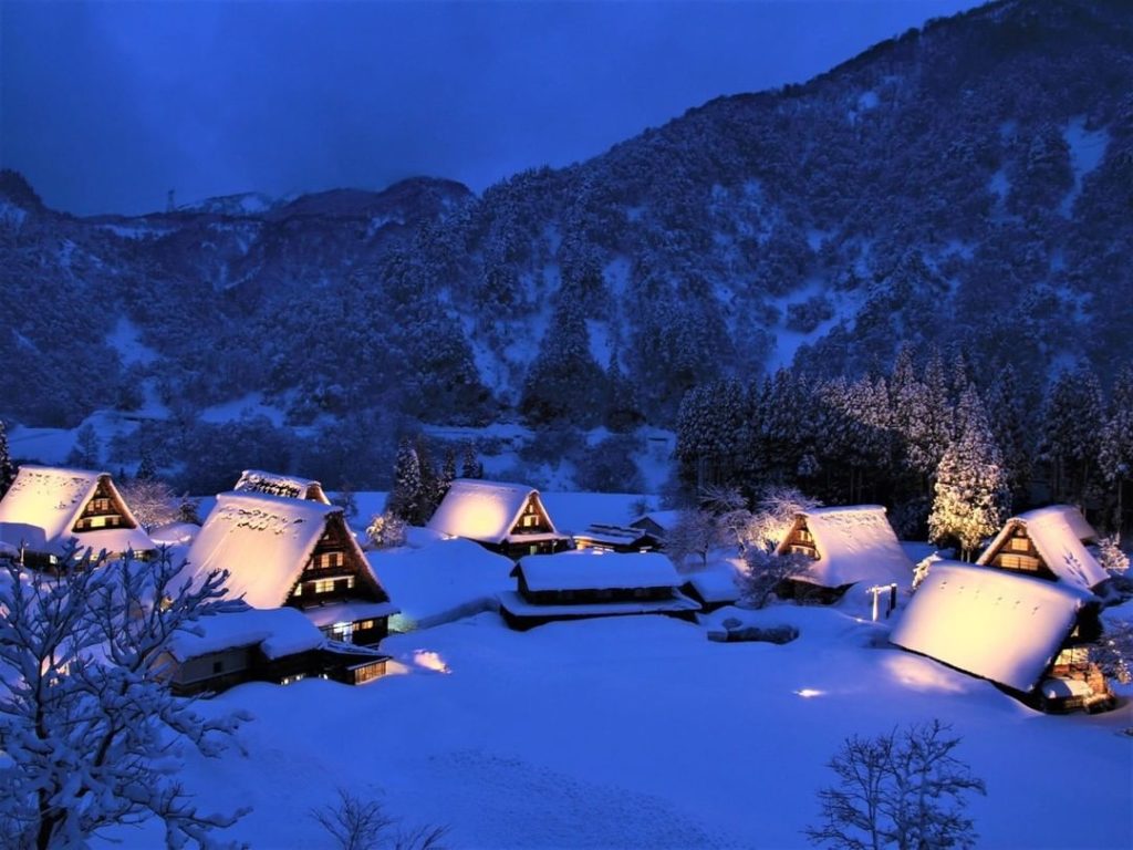Visit Japan: EXPERIENCE A TRADITIONAL JAPANESE ‘GASSHO-ZUKURI’ VILLAGE LIT UP IN SNOWY SPLEND… EXPERIENCE A TRADITIONAL JAPANESE ‘GASSHO-ZUKURI’ VILLAGE LIT UP IN SNOWY SPLEND...