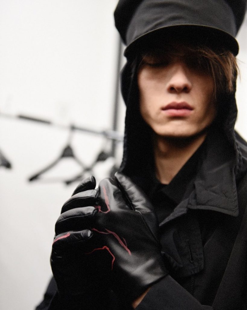 Yohji Yamamoto pour Homme AW20 show 
Backstage by @elise_toide 
#YohjiYamamoto #...