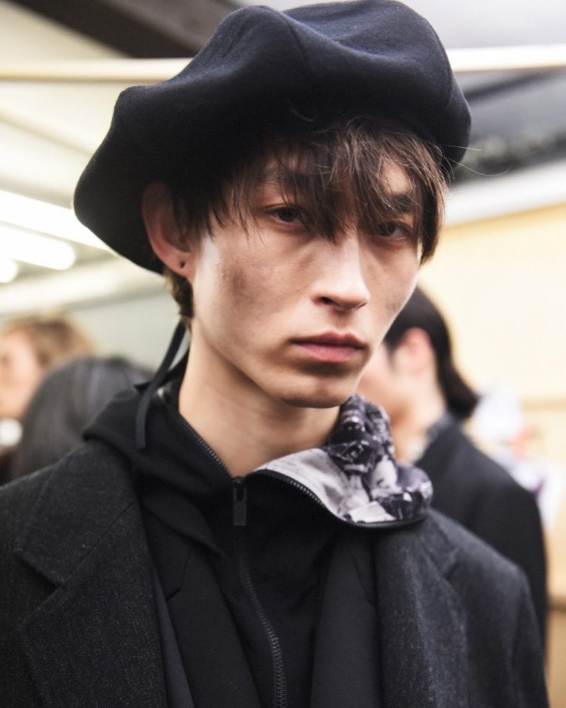 Yohji Yamamoto pour Homme AW20 show 
Backstage by @elise_toide 
#YohjiYamamoto #...