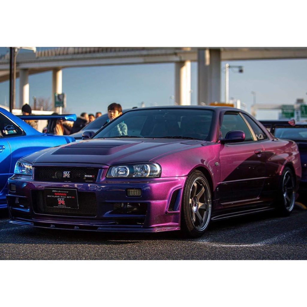 Eye catching paint on this R34 
Photo @speedhunters_dino .
.
.
.
Follow the Crew...