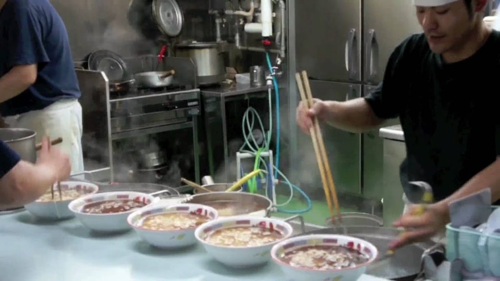 Ramen in the making 蜂屋のラメン