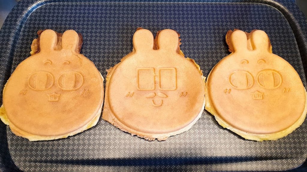 핸썸 토끼! 바삭한 토끼 캐릭터 빵, 달콤한 고구마를 품은 예쁜 토끼빵, Pretty bunny bun, Crispy Rabbit bread, Korean street food