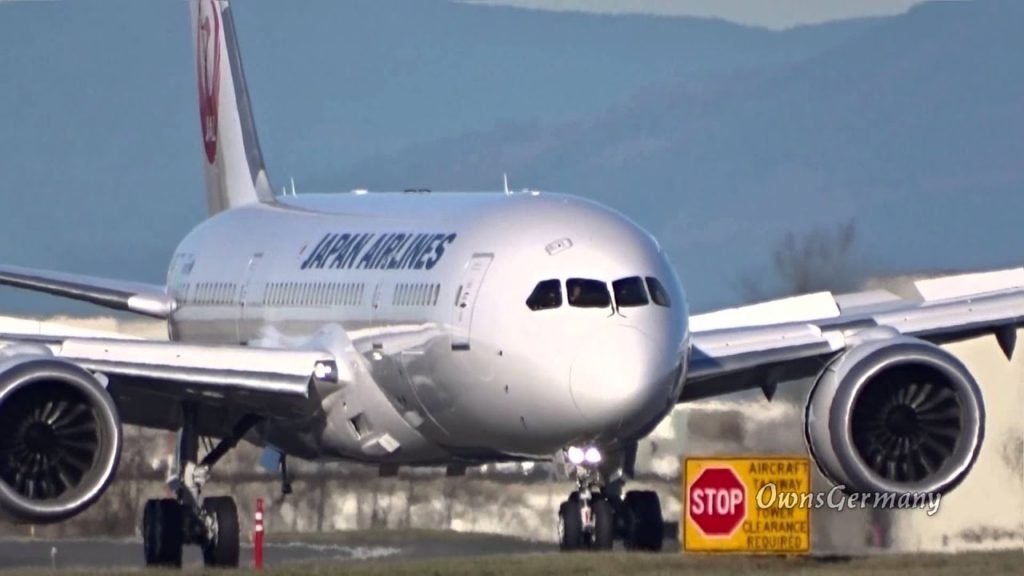Japan Airlines 787 JA836J Finishes 1st Flight After 737 Touch n' Go @ KPAE